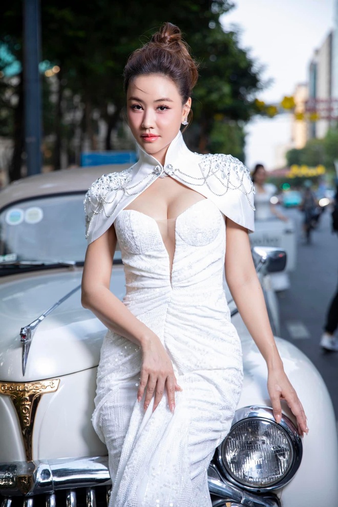 Vướng tin bị đàn chị Maya tỏ thái độ lơ đẹp tại sự kiện, Bùi Quỳnh Hoa nói gì? - Ảnh 8.