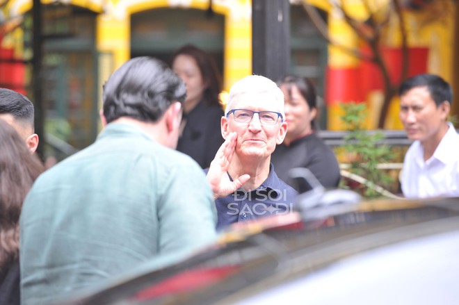 CEO Tim Cook uống cafe trứng và ăn hạt hướng dương cùng Mỹ Linh - Mỹ Anh ở Hà Nội - Ảnh 3.