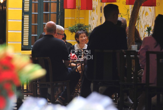 CEO Tim Cook uống cafe trứng và ăn hạt hướng dương cùng Mỹ Linh - Mỹ Anh ở Hà Nội - Ảnh 5.