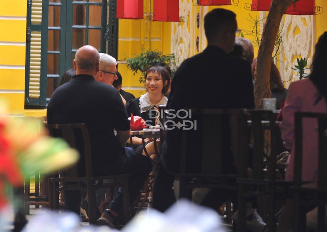 CEO Tim Cook uống cafe trứng và ăn hạt hướng dương cùng Mỹ Linh - Mỹ Anh ở Hà Nội - Ảnh 4.