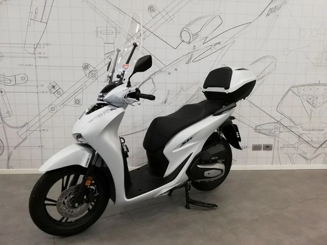 Honda SH 2024 ra mắt màu mới: đã đẹp lại còn sang, giá gần 100 triệu nhưng không phải có tiền là mua được! - Ảnh 1.