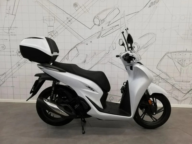 Honda SH 2024 ra mắt màu mới: đã đẹp lại còn sang, giá gần 100 triệu nhưng không phải có tiền là mua được! - Ảnh 2.