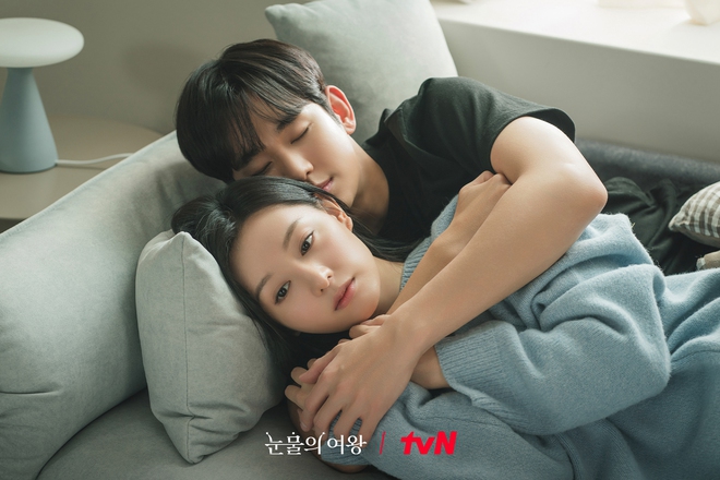 Dân tình cấm Queen of Tears vượt rating Crash Landing on You vì càng xem càng đuối, khẩu chiến khắp MXH trước thềm tập cuối - Ảnh 1.