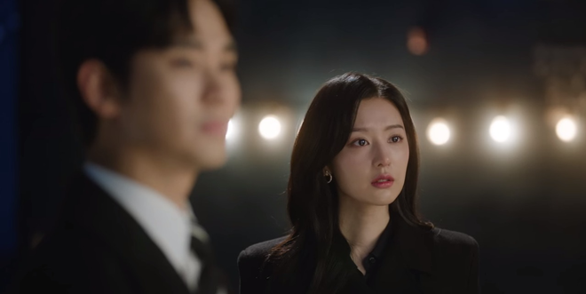 Queen of Tears tập 15: Kim Soo Hyun bị tai nạn nghiêm trọng ngay trước hồi kết, biên kịch lại sao nữa vậy? - Ảnh 6.