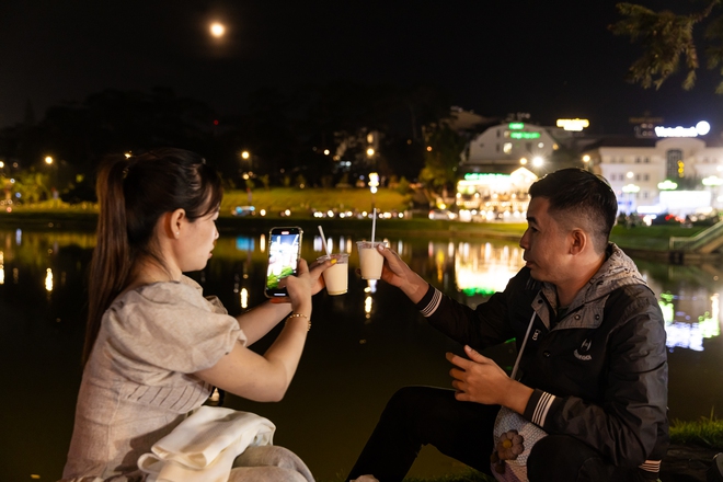 Đà Lạt bắt đầu đông đúc khi dân tình đổ xô đi trốn nóng: Thời tiết mát mẻ, khách sạn còn phòng - Ảnh 6.