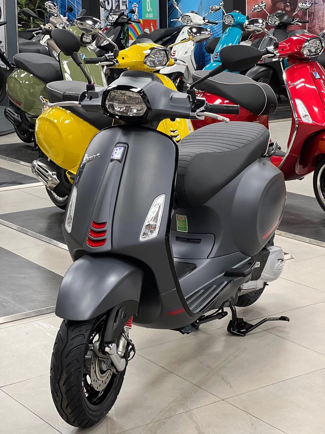 Soi giá xe Vespa tháng 4/2024, có một mẫu giảm 10 triệu đồng, ai muốn mua đừng bỏ lỡ! - Ảnh 2.