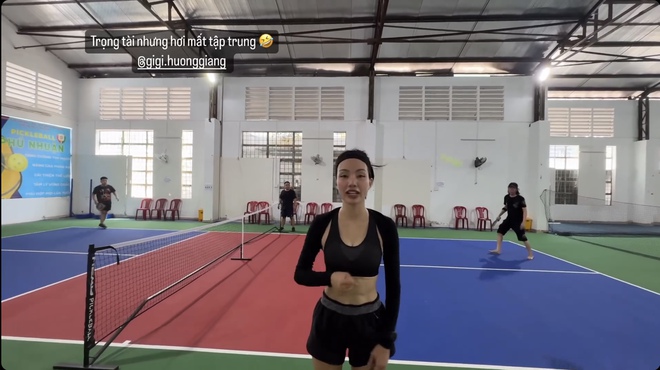 Pickleball: Bộ môn đang khiến hội trai xinh gái đẹp mê mẩn, sẵn sàng ăn mặc xinh xẻo ra sân đổ mồ hôi hè này - Ảnh 3.