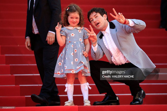 Thảm đỏ Cannes ngày 3: Chompoo Araya lộ cả nội y, con dâu trùm sòng bạc khoe body siêu mẫu chặt chém Chung Sở Hi - Trương Thiên Ái - Ảnh 36.