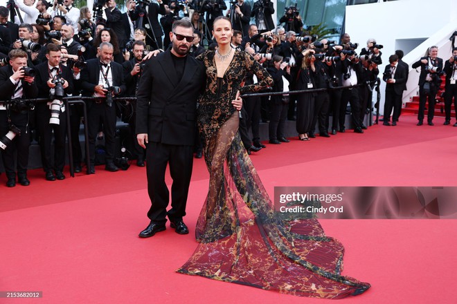 Thảm đỏ Cannes ngày 6: Yoona - Han So Hee đại chiến visual, Lay (EXO) bị ống kính hung thần dìm thảm - Ảnh 27.