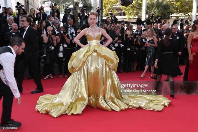 Thảm đỏ Cannes ngày 6: Yoona - Han So Hee đại chiến visual, Lay (EXO) bị ống kính hung thần dìm thảm - Ảnh 31.