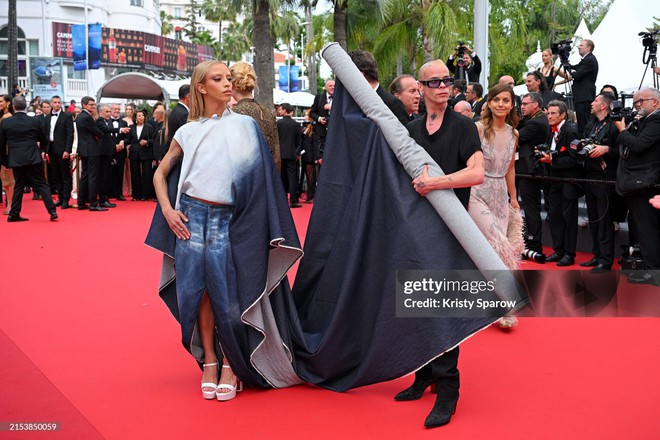 Thảm đỏ Cannes ngày 7: Bella Hadid mặc xuyên thấu lộ cả vòng 1, Pia Wurtzbach quấn chăn đổ bộ LHP danh giá - Ảnh 36.