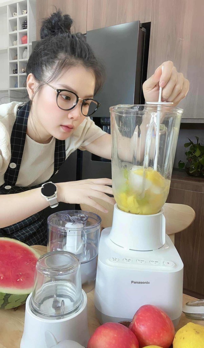 Eat Clean Hong - Thu Nhi là ai, hot như thế nào mà sơ hở là có clip triệu view? - Ảnh 2.
