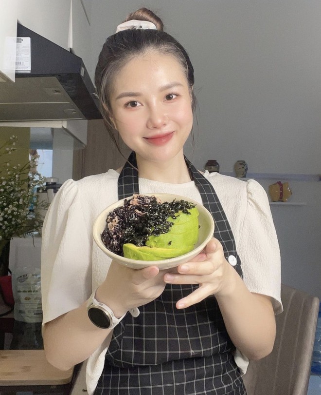 Eat Clean Hong - Thu Nhi là ai, hot như thế nào mà sơ hở là có clip triệu view? - Ảnh 1.