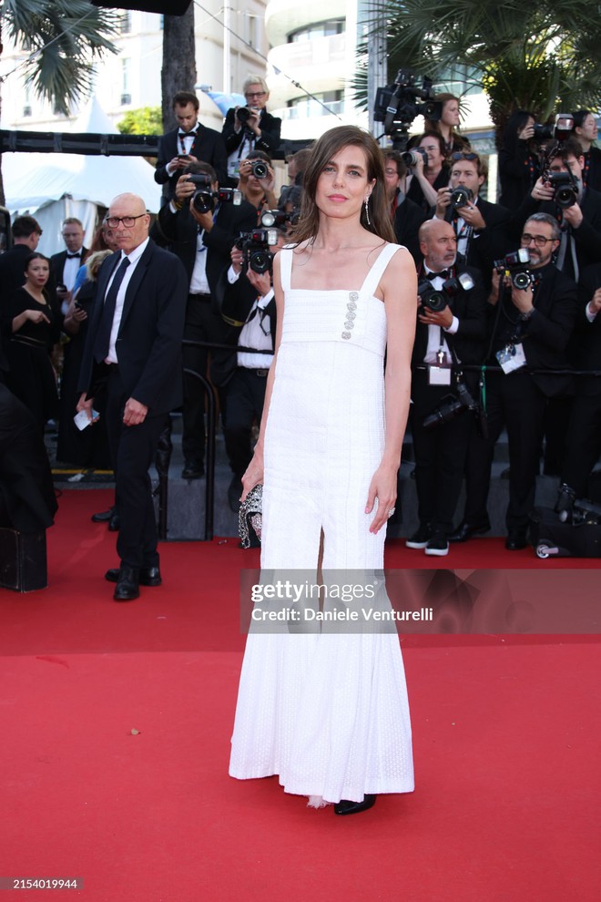 Thảm đỏ Cannes ngày 8: Thiên thần Victorias Secret đại chiến, phô diễn visual và sắc vóc khét lẹt! - Ảnh 28.