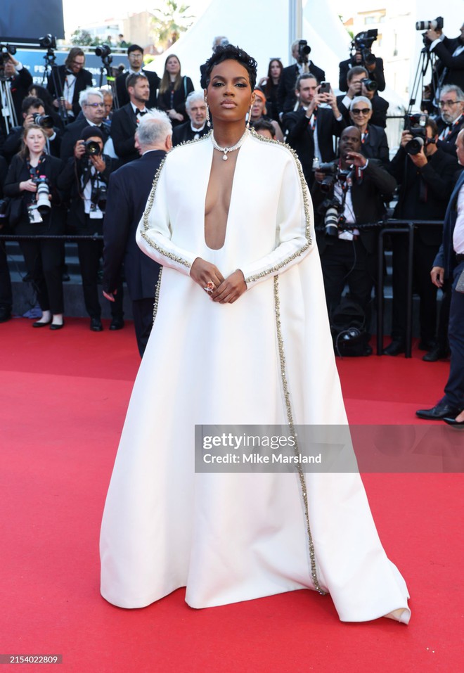 Thảm đỏ Cannes ngày 8: Thiên thần Victorias Secret đại chiến, phô diễn visual và sắc vóc khét lẹt! - Ảnh 31.