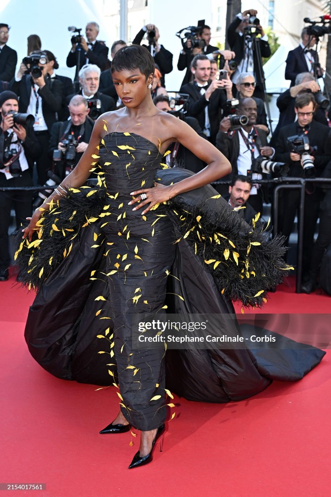 Thảm đỏ Cannes ngày 8: Thiên thần Victorias Secret đại chiến, phô diễn visual và sắc vóc khét lẹt! - Ảnh 29.