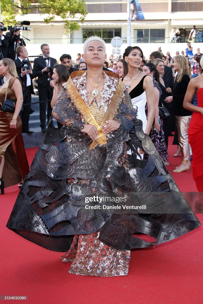Thảm đỏ Cannes ngày 8: Thiên thần Victorias Secret đại chiến, phô diễn visual và sắc vóc khét lẹt! - Ảnh 37.