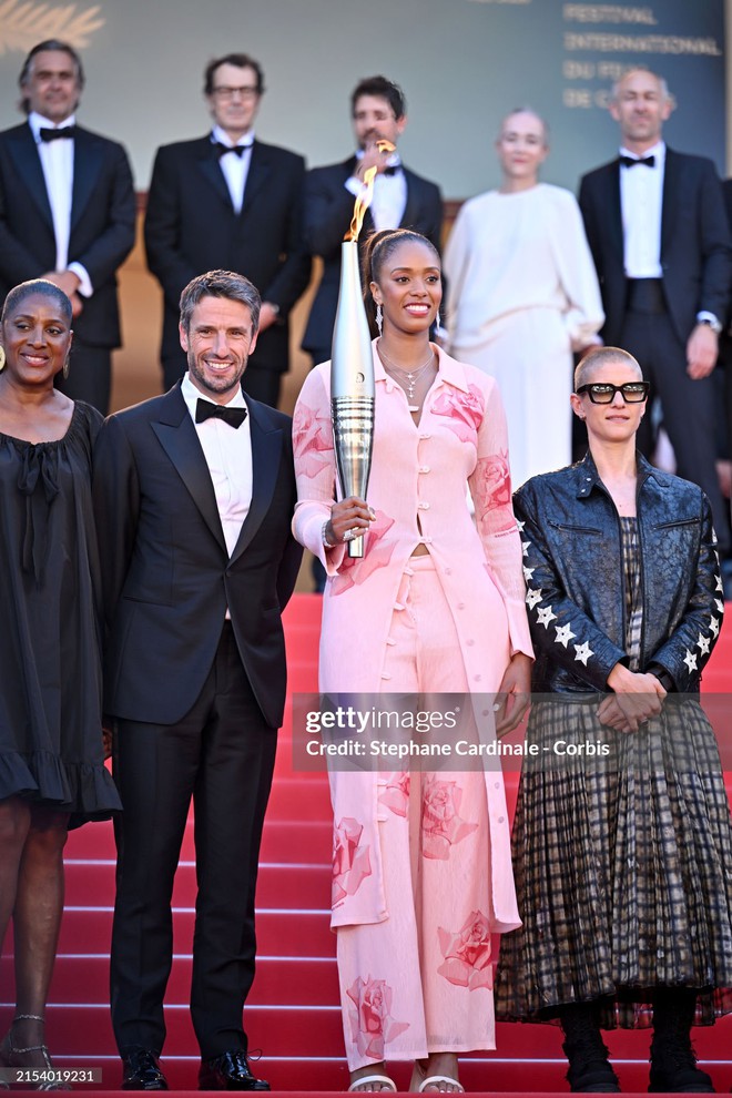 Thảm đỏ Cannes ngày 8: Thiên thần Victorias Secret đại chiến, phô diễn visual và sắc vóc khét lẹt! - Ảnh 39.