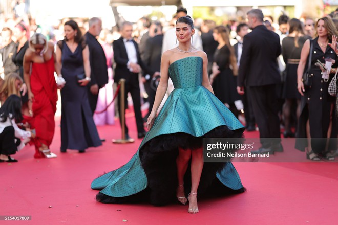 Thảm đỏ Cannes ngày 8: Thiên thần Victorias Secret đại chiến, phô diễn visual và sắc vóc khét lẹt! - Ảnh 30.