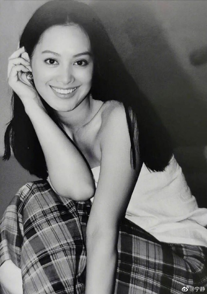 Mỹ nhân độc nhất vô nhị của showbiz trẻ đẹp bất ngờ sau 30 năm, U55 sống cô độc với 3500 tỷ - Ảnh 1.