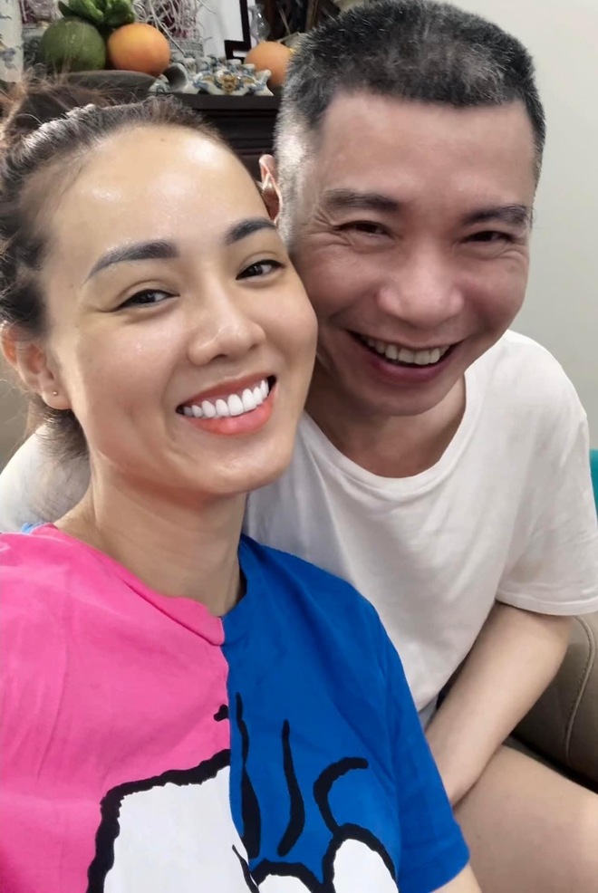 Vợ Công Lý phản ứng khi bị nhắc nhở hay đem chuyện gia đình lên MXH - Ảnh 4.