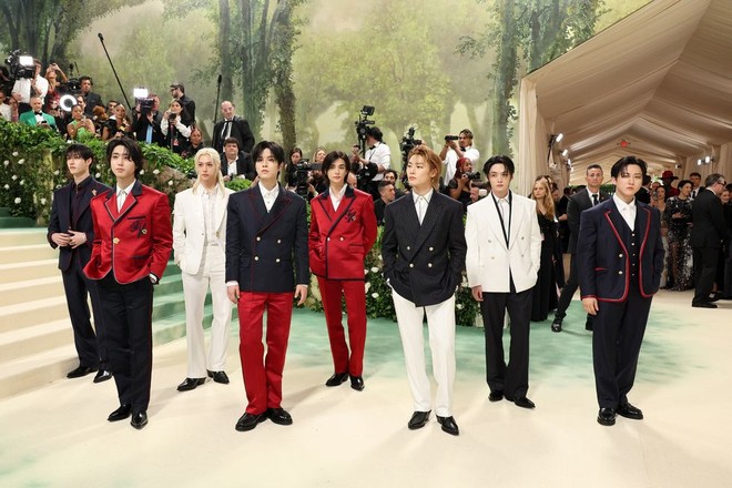 Màn ứng xử Met Gala viral cõi mạng: Trưởng nhóm nhạc Kpop hóa giải tình huống bị phân biệt chủng tộc trong 1 nốt nhạc - Ảnh 5.