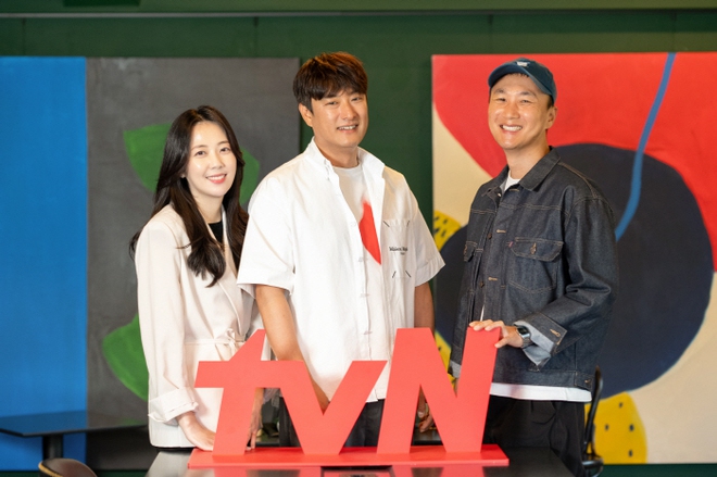 Đạo diễn Cõng Anh Mà Chạy tự khui: Byeon Woo Seok và Kim Hye Yoon đang hẹn hò thật mà tôi không biết cũng nên - Ảnh 1.