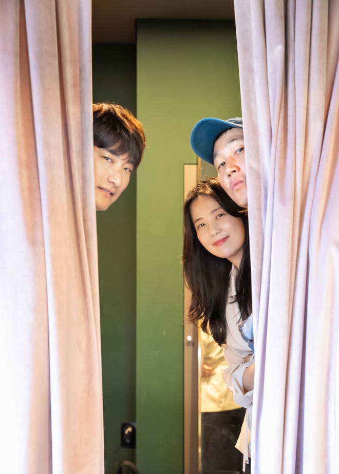 Đạo diễn Cõng Anh Mà Chạy tự khui: Byeon Woo Seok và Kim Hye Yoon đang hẹn hò thật mà tôi không biết cũng nên - Ảnh 6.