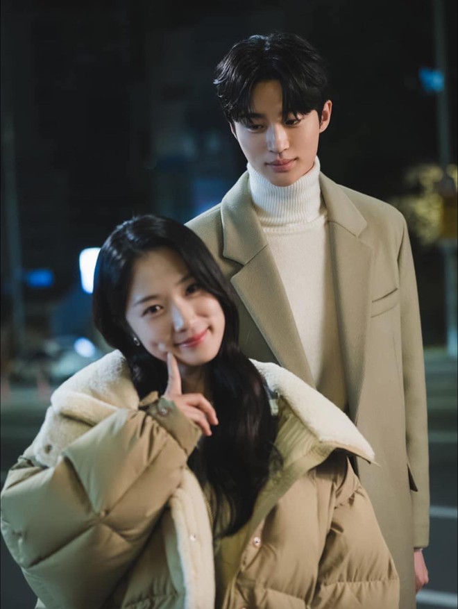 Đạo diễn Cõng Anh Mà Chạy tự khui: Byeon Woo Seok và Kim Hye Yoon đang hẹn hò thật mà tôi không biết cũng nên - Ảnh 2.