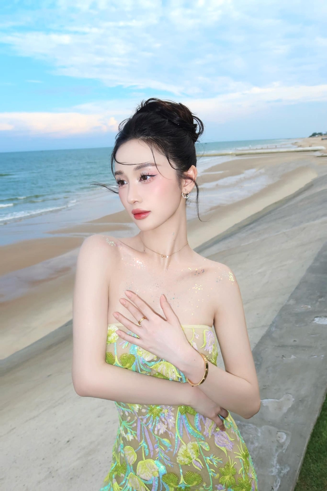 1 sao nữ Vbiz lộ hint hẹn hò bạn trai kém tuổi khi cùng dự tiệc cầu hôn của Midu tại Đà Lạt - Ảnh 8.
