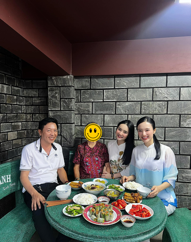Lần gần nhất Angela Phương Trinh xuất hiện bên gia đình, thái độ ra sao? - Ảnh 3.