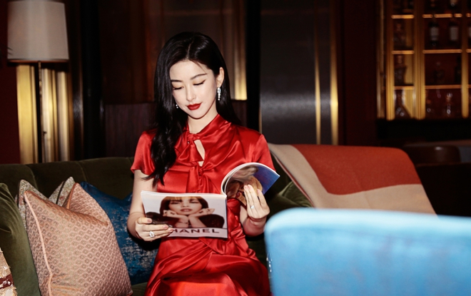 Mỹ nhân 8 lần lọt top đẹp nhất thế giới: Siêu giàu từ phim tới đời, Lưu Diệc Phi cũng phải kém cạnh - Ảnh 10.