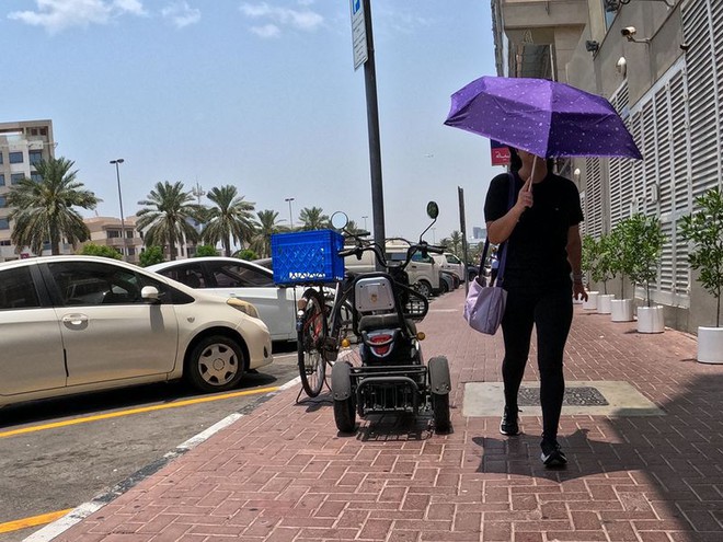 Tránh nóng đỉnh điểm kiểu nhà giàu: Người dân Dubai đổ xô đi du thuyền, thuê khách sạn xa xỉ ở cho mát - Ảnh 8.
