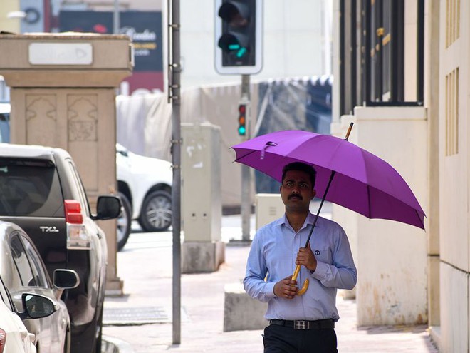 Tránh nóng đỉnh điểm kiểu nhà giàu: Người dân Dubai đổ xô đi du thuyền, thuê khách sạn xa xỉ ở cho mát - Ảnh 7.
