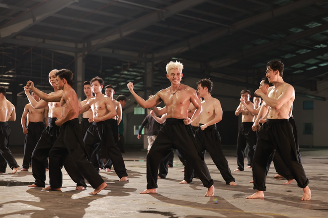 Từ 2 MV chủ đề: 33 người đàn ông trưởng thành của Anh Trai Vượt Ngàn Chông Gai đang giành thế thắng trước các tiểu thịt tươi Anh Trai Say Hi - Ảnh 4.