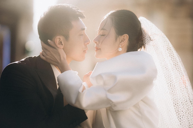 Toàn cảnh lễ cưới riêng tư tại Đà Lạt của Midu chính thức hé lộ: Visual dâu rể cực phẩm, không gian như cổ tích - Ảnh 6.