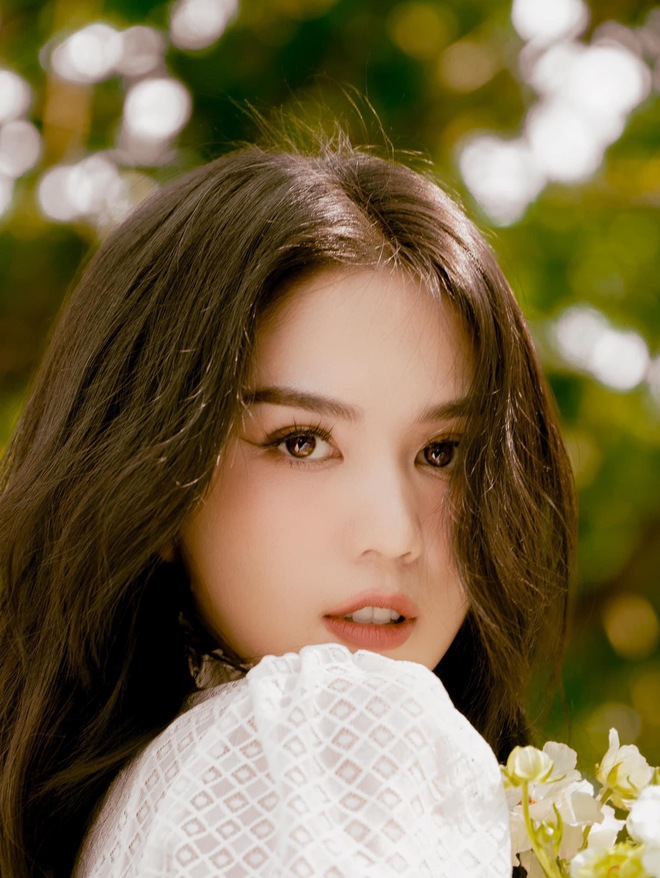 Ngọc Trinh lộ khuyết điểm đáng báo động qua ống kính team qua đường - Ảnh 12. Ngọc Trinh lộ khuyết điểm đáng báo động qua ống kính team qua đường - Ảnh 12.