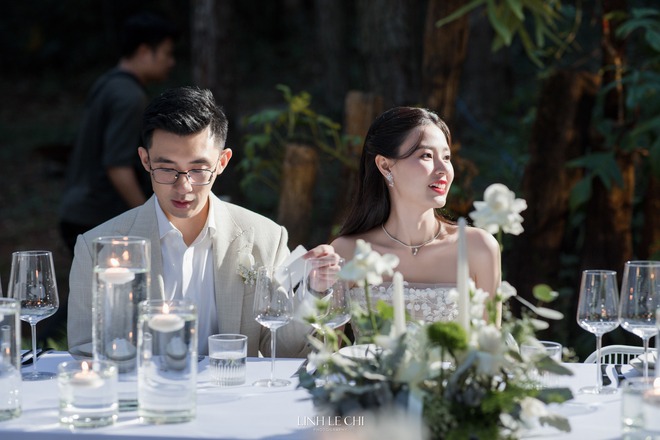 Trọn vẹn ảnh nét căng tiệc cầu hôn của Midu tại Đà Lạt: Cặp đôi trao liên hoàn nụ hôn cực ngọt, cùng làm nghi thức có 1-0-2! - Ảnh 13.