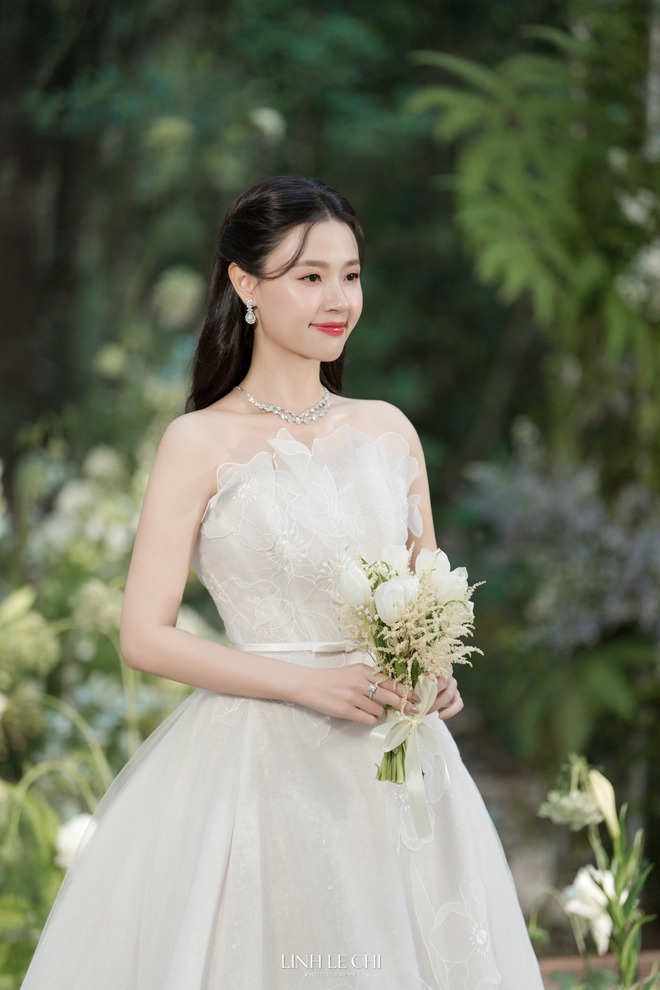 Trọn vẹn ảnh nét căng tiệc cầu hôn của Midu tại Đà Lạt: Cặp đôi trao liên hoàn nụ hôn cực ngọt, cùng làm nghi thức có 1-0-2! - Ảnh 3.