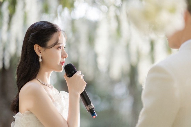 Trọn vẹn ảnh nét căng tiệc cầu hôn của Midu tại Đà Lạt: Cặp đôi trao liên hoàn nụ hôn cực ngọt, cùng làm nghi thức có 1-0-2! - Ảnh 8.