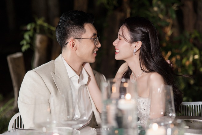 Trọn vẹn ảnh nét căng tiệc cầu hôn của Midu tại Đà Lạt: Cặp đôi trao liên hoàn nụ hôn cực ngọt, cùng làm nghi thức có 1-0-2! - Ảnh 14.