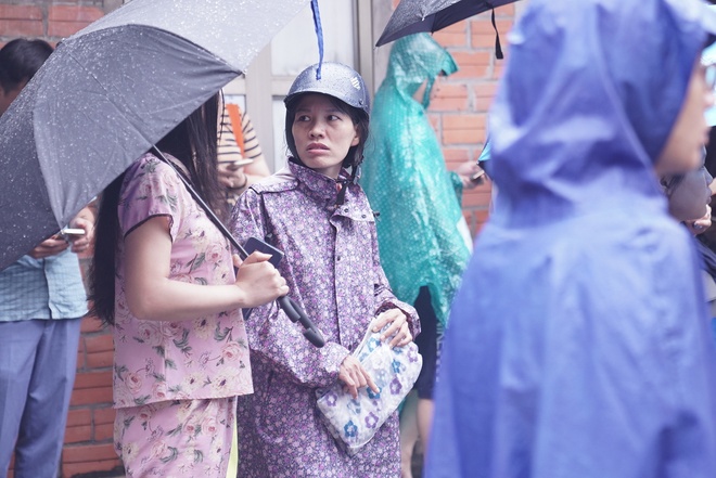 Kỳ thi vào lớp 10 năm 2024 Hà Nội chính thức kết thúc: Thí sinh vui vẻ vì đề vừa sức, thế là thi xong rồi! - Ảnh 16.