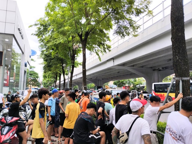 Hà Nội: Hiện trường vụ tai nạn liên hoàn khiến 1 người tử vong, 2 người bị thương nặng - Ảnh 3.