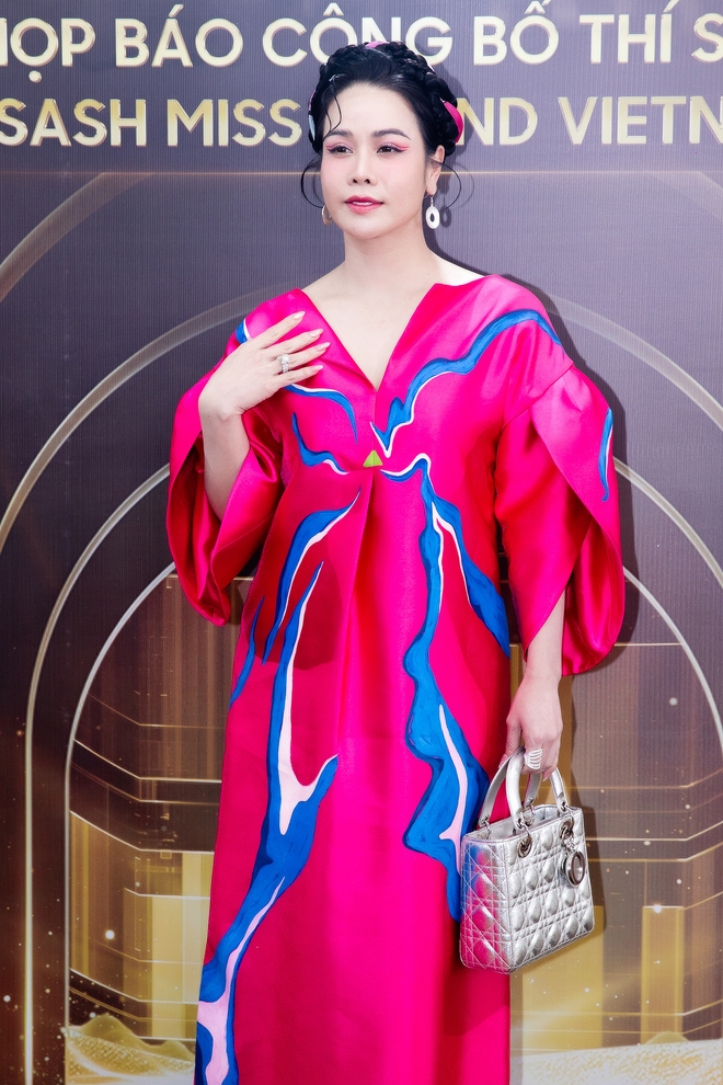 Họp báo Miss Grand Vietnam 2024: Thuỳ Tiên được gọi tên khó hiểu, bà Phạm Kim Dung lên tiếng chuyện Kỳ Duyên thi MUVN - Ảnh 9.