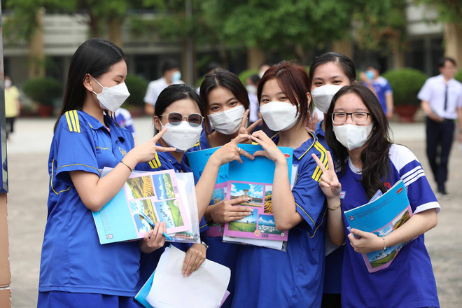 NÓNG: Đã có điểm thi tốt nghiệp THPT 2024 của hơn 1 triệu học sinh trên cả nước! - Ảnh 2.