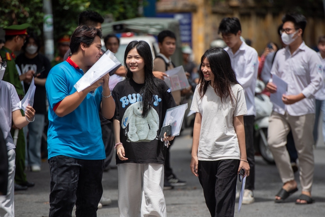 NÓNG: Đã có điểm thi tốt nghiệp THPT 2024 của hơn 1 triệu học sinh trên cả nước! - Ảnh 1.