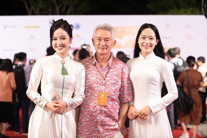 Thảm đỏ khai mạc LHP Châu Á Đà Nẵng: Dàn sao Lật Mặt 7 và Kẻ Ăn Hồn đổ bộ, Trấn Thành và Lý Hải cùng vắng mặt - Ảnh 11.