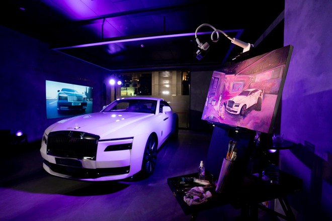 Đại gia Minh Nhựa tái hiện màn cầu hôn vợ bên siêu xe hơn 20 tỷ, là chiếc Rolls-Royce Spectre thuần điện đầu tiên trên thế giới! - Ảnh 5.