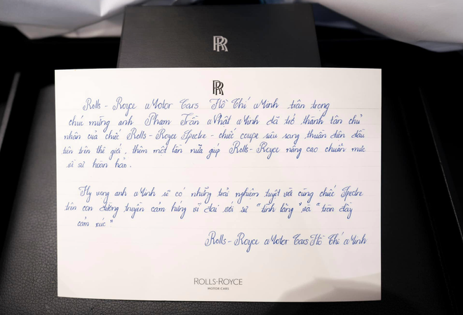 Đại gia Minh Nhựa tái hiện màn cầu hôn vợ bên siêu xe hơn 20 tỷ, là chiếc Rolls-Royce Spectre thuần điện đầu tiên trên thế giới! - Ảnh 3.