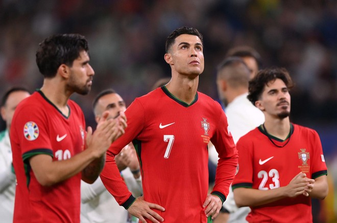 Hành trình 20 năm của Ronaldo tại Euro: Có niềm vui vỡ òa, có nước mắt cay đắng nhưng điều còn lại sau cùng là sự vĩ đại - Ảnh 8.